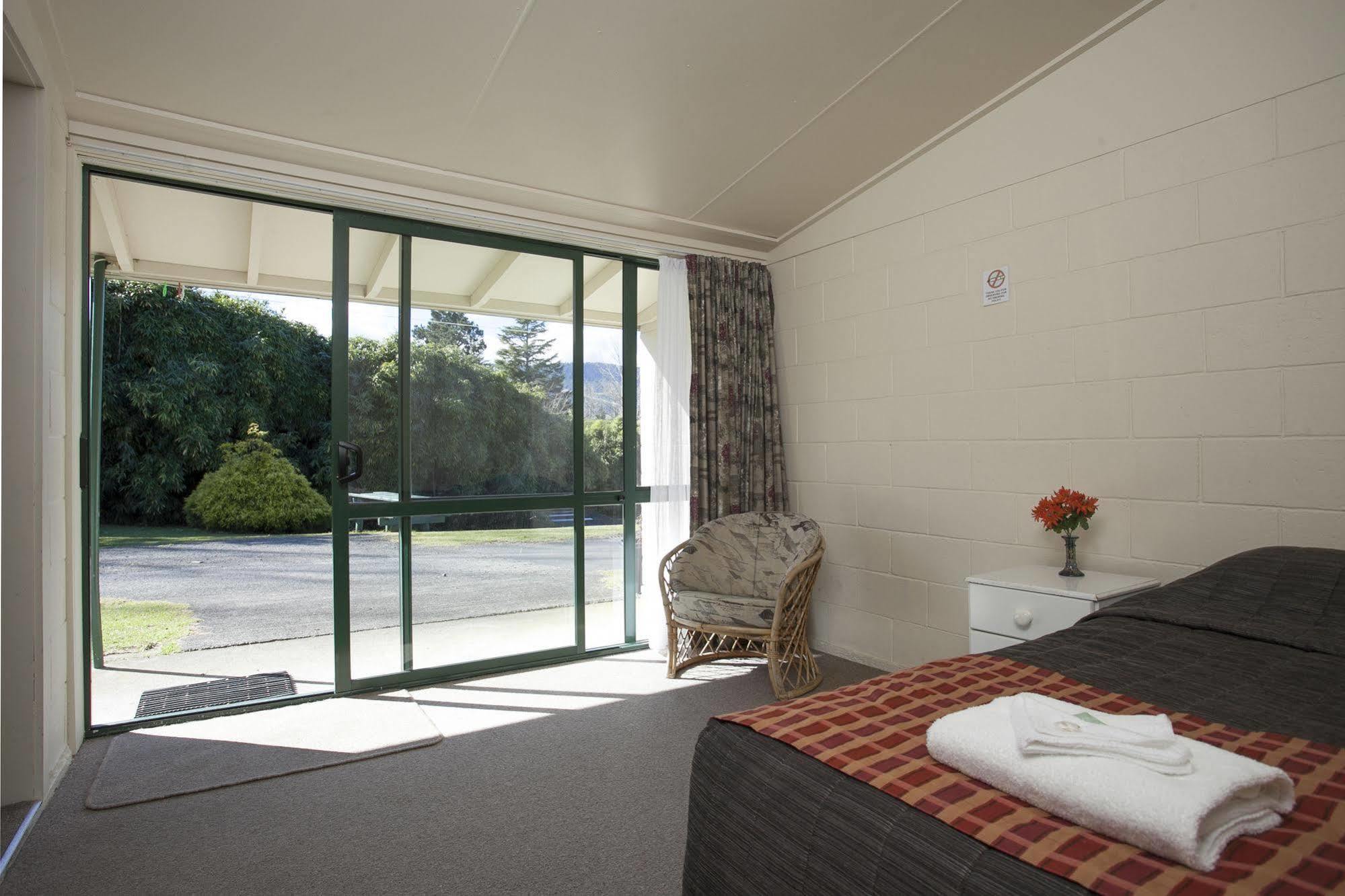 Opal Hot Springs & Holiday Park Okauia Buitenkant foto